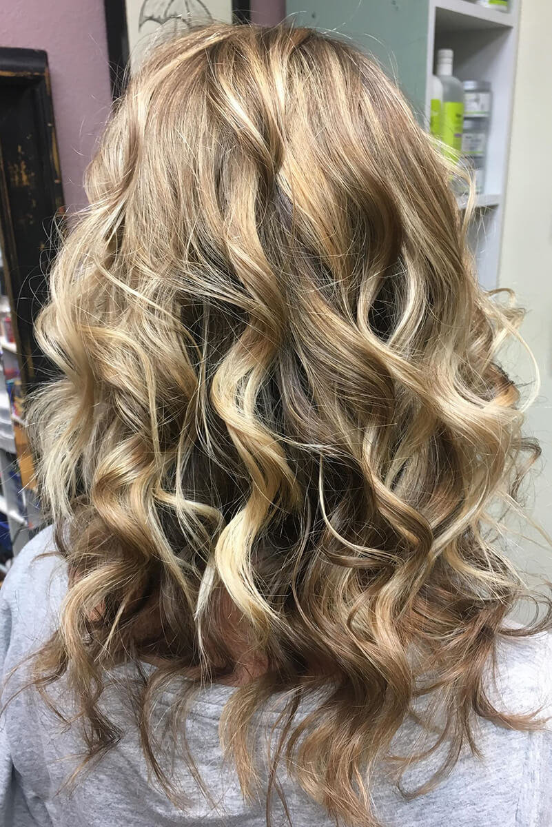 Medium length wavy blonde hair